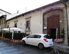 Otel Lo Scudo (Assisi, İtalya)