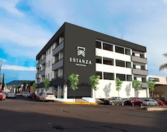 Khách sạn Estanza Hotel & Suites (Morelia, Mexico)