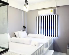 Me Room Hotel (Phuket-Town, Tayland)