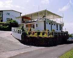 Khách sạn Tropic Breeze Hotel (Kingstown, Saint Vincent and the Grenadines)