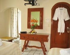 Bucaneros Hotel & Suites (Isla Mujeres, Mexico)