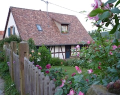 Toàn bộ căn nhà/căn hộ Timbered House Of The 18th Century In A Beautiful English Garden Near Saverne (Furchhausen, Pháp)