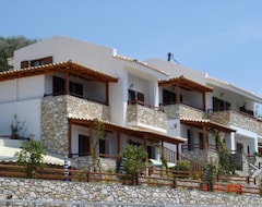 Hotel Villa Maraki (Agia Paraskevi, Greece)