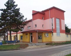 Hotelli Kulturne Spolecenske Centrum (Hrušky, Tsekin tasavalta)