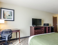 Cobblestone Hotel & Suites - McCook (McCook, USA)