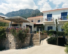 Hotel Avra (Kyparissi, Greece)