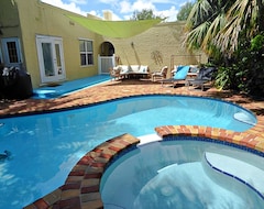 Koko talo/asunto Beautiful Home With A Magical Pool (Lake Worth, Amerikan Yhdysvallat)