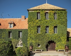 Hotel Château de Villiers-le-Mahieu (Villiers-le-Mahieu, France)