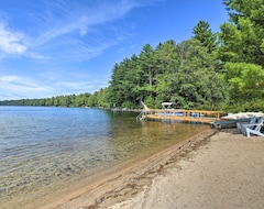 Casa/apartamento entero Panther Pond Cabin W/200 Ft Sand Beach & Dock (Poland, EE. UU.)