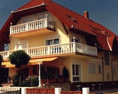 Hotel Dombi Villa Fortuna (Hévíz, Hungría)