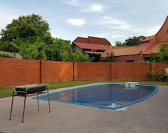Koko talo/asunto Villa With Private Swimming Pool (Sungai Udang, Malesia)