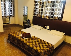 Hotel Rivieraa (Rudrapur, India)