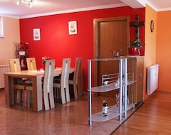 Toàn bộ căn nhà/căn hộ Apartment For 6 Persons (Kistanje, Croatia)