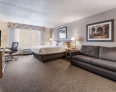 Hotel Relax And Unwind In Red Lion Inn & Suites Goodyear Phoenix! Free Parking (Goodyear, USA)