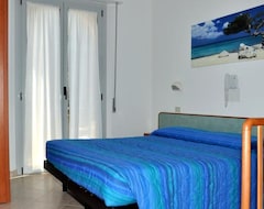 Hotel Holiday Beach (Rimini, Italija)