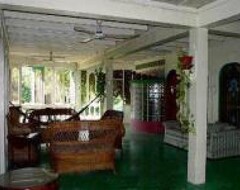 Hotel Banana Bank Lodge & Jungle Horseback Adventures (Belmopan, Belize)