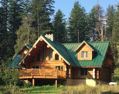 Hele huset/lejligheden Bears Den - A Gorgeous Lake View Log Cabin Surrounded By Breathtaking Scenery! (Gold Bridge, Canada)
