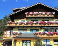 Hotel Seepension Neubacher (Nußdorf am Attersee, Austria)