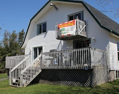 Hotel By The Bay Cottages (Oyster Bed Bridge, Kanada)