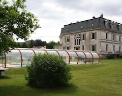 Khách sạn Le Chateau (Granges-sur-Vologne, Pháp)