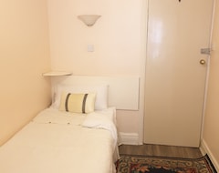 Central Guest House Hotel (Manchester, United Kingdom)