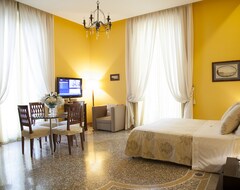 Otel Orsini46 Bed & Breakfast (Napoli, İtalya)