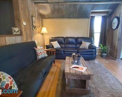 Entire House / Apartment Hunters Cabin Loft/studio At White House Lodge (Brookfield, USA)