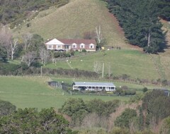Hotel Sensational Views In Quiet Country Setting (Porirua, New Zealand)