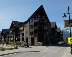 Hotel Rundle Cliffs Lodge Getaway (Canmore, Canadá)