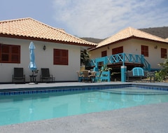 Khách sạn West Hill Bungalows (Westpunt, Curacao)