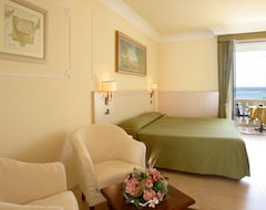 Khách sạn Hotel Falli (Porto Cesareo, Ý)