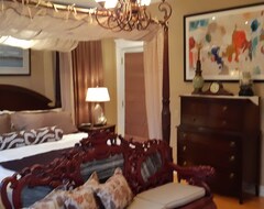 Cijela kuća/apartman Luxurious Romantic Waterfront- 10 Minutes To Halifax. Canopy Bed- Fireplaces (Halifax, Kanada)