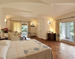 Hotel La Rocca Resort & Spa (Baja Sardinia, Italy)