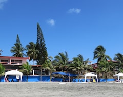 Hotel Cabanas Isla Del Sol (Same, Ecuador)