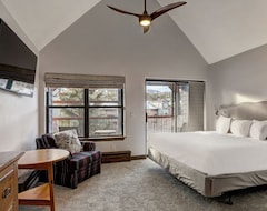 Khách sạn 4br Renovated Condo- Sleeps 12- Downtown Breck (Breckenridge, Hoa Kỳ)