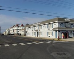 Buoy 16 Motel By The Beach (Seaside Heights, ABD)