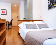 Otel Feelathome Bonavista Apartment (Barselona, İspanya)