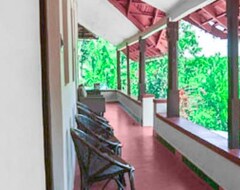 Hotelli Peaceful Abode Bordered By Coco Palms By Guesthouser (Madikeri, Intia)