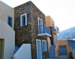 Apart Otel Augustis Suites (Korthi, Yunanistan)