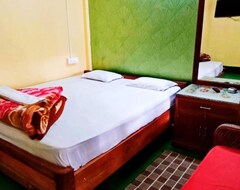 Khách sạn Goroomgo Green Gold Resort Lataguri (Jalpaiguri, Ấn Độ)