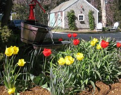 Otel Crook Jaw Inn (Yarmouth Port, ABD)