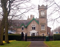Khách sạn OYO Victoria Park House (Edinburgh, Vương quốc Anh)