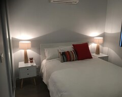 Căn hộ có phục vụ Large 2 Bedroom + 2 Bathroom New Apartment (Melbourne, Úc)
