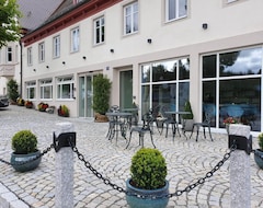 Khách sạn Hotel Das Q (Frittlingen, Đức)
