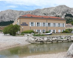 Hotel Dobrovit Ex Tamaris (Baška, Hırvatistan)