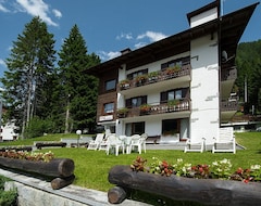 Khách sạn Hotel Bucaneve (Madonna di Campiglio, Ý)