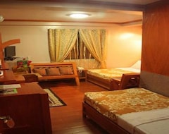 Tinhat Boutique Hotel And Restaurant (Davao City, Filipinler)