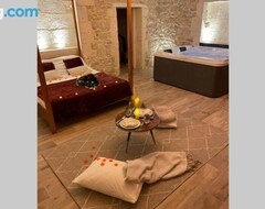 Cijela kuća/apartman Suite De Caractere Avec Jacuzzi (Milhaud, Francuska)