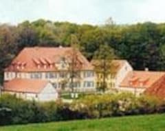 Khách sạn Zum Herrenhaus (Behringen, Đức)