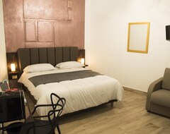 Hotel Bhome Fashion Suite (Naples, Italy)